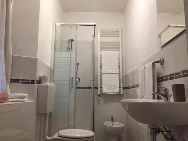 B&Belen Selfcheck-In No Francesi Grazie Parma Luaran gambar